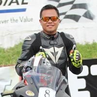 Unnervingly rebellious, totally endearing adrenalin junkie and speed freak! :))

pilota da corsa con il numero 97
