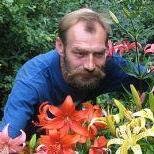 Мои интересы распространяются в основном на неодушевлённую часть нашего мира, а именно на живоных, растения, скалы, грибы и так далее...