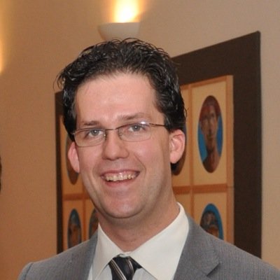 Papa van twee kleine deugenietjes, die het fijn vindt om anderen te helpen!
