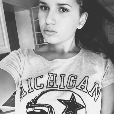hi, i'm sophia and i'm alot cooler on the internet