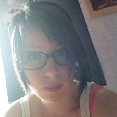 Chanteuse amatrice depuis l'age de 10 ans.