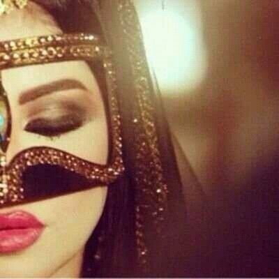 اثق بانني آنثى مختلفہ ، احمل في داخلي روح حنونہ ، لگنها تتعب عندما تضيق بها الحياة..لست مثاليہ ولكن اقسم بان نيتي طاهرة للجميع') وهذا_يكفيني ♡
