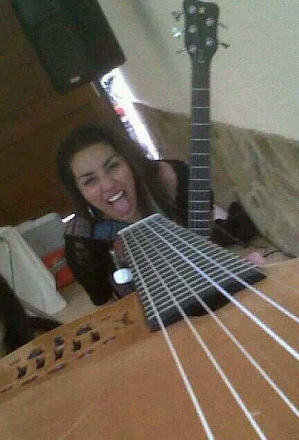 Músico / Bajista / Violinista. //
Maestra de Arte