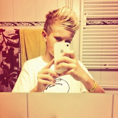 Wer mich kennt weiss warum er mir 
Folgt