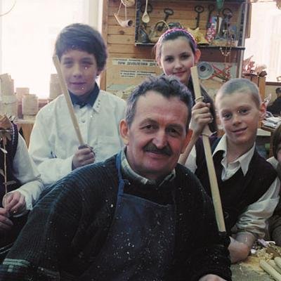 Иногда придумываю разные забавные истории, а тут в основном собираю то что нахожу у других пользователей.
