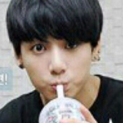 yihaknyeon's profile picture. 이학년생 ..X