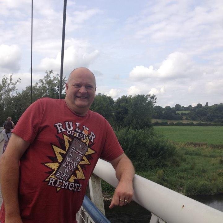 Freelance Courier, Daddy(3 girls, 2 cats), Lucky in Love, Cornish Freemason ,& King of Scarcasm. Welcome to my world. also harlequins & Spurs fan COYS
