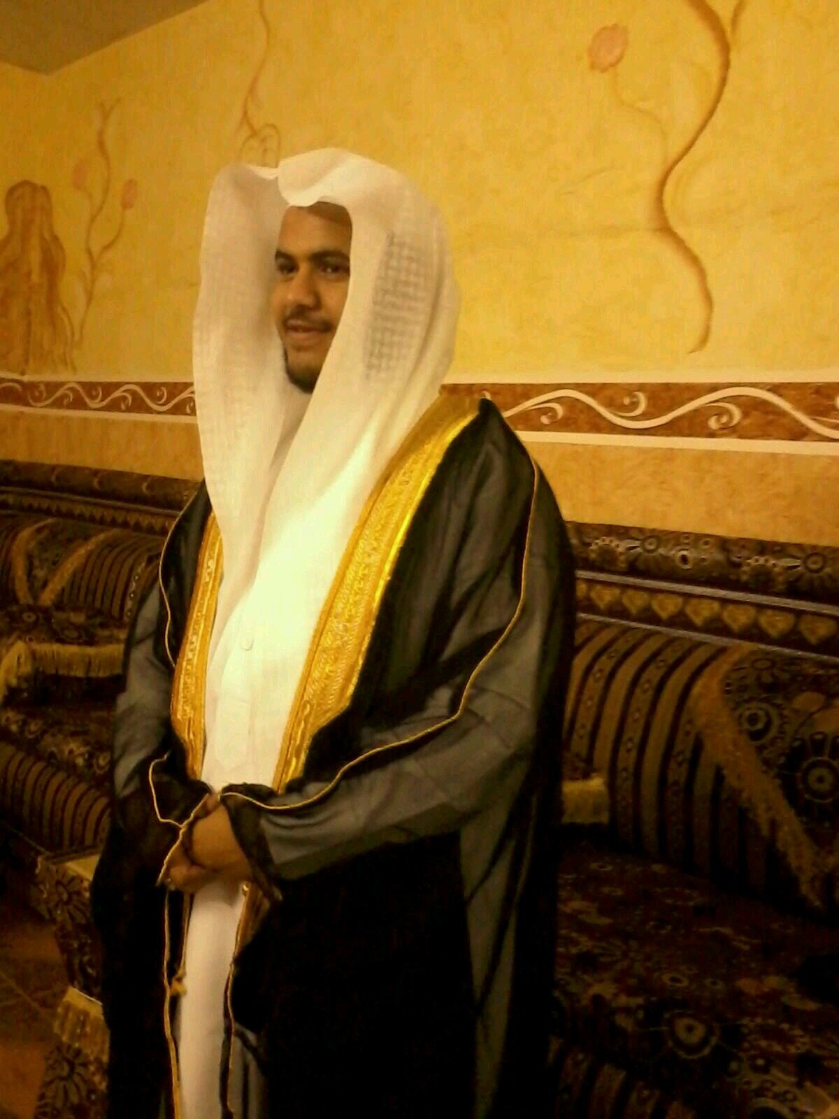طالب علم...وأتمنى من الله التوفيق والنجاح في جميع حياتي