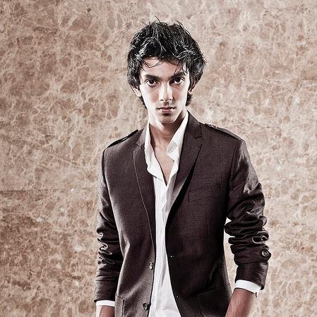 Anirudh Fandom clubz ! reaching very near to him next 2 months! Yeah!
