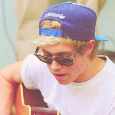 I like t sleep, food, play guitar and touring! Thats enough of what you wanna know about me! backup for @irishsanta93
