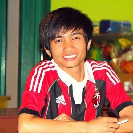 Muslim | Sederhana | Mantan Warga Jawa Barat | Penggila Kopi | #Milanisti #ForzaMilan | #BobotohPERSIB