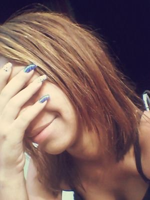 ' é uma menina que já passou por muita coisa no pouco tempo de vida . mais aprendeu & hoje é uma menina diferente ! só quer ser feliz sem pisar em ninguém ✌☺ rs