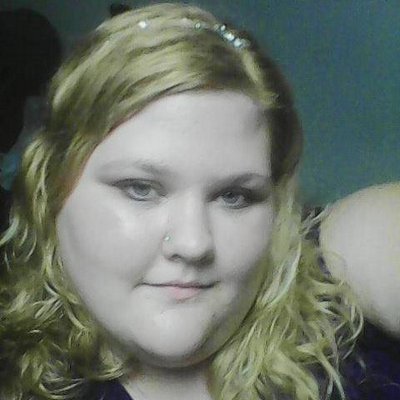 Profile Picture of Amanda Lea (@AmandaReadinger) on Twitter
