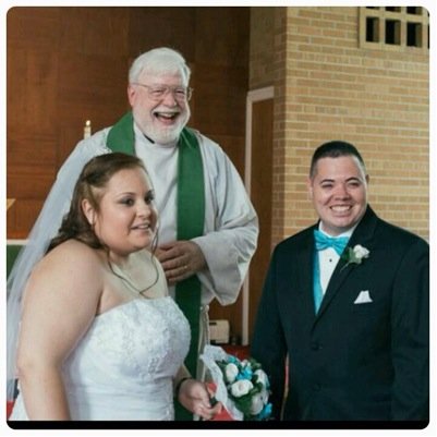Love to hunt
married to Jessica  Smith