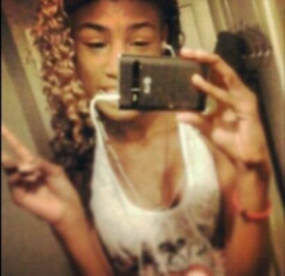 kik:v_bae1 
i love chris jay 
I'm in high school 
I'm looking to be famous 
and i love music follow me i follow back