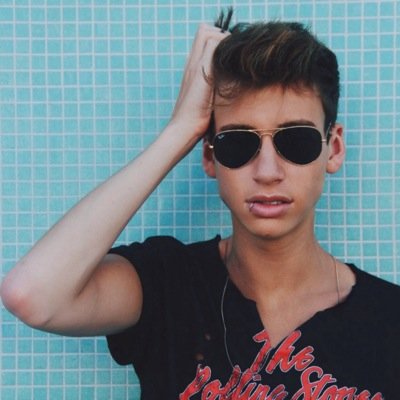 i make youtube videos and fangirl a lot more than i should -parody-