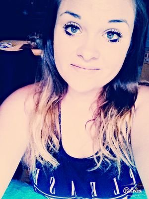Chloé, 15ans, snap=chloeduault; instagram=chloeduault; facebook= Chloé duault. abonnez vous et ajouté j'accepte tous le monde!