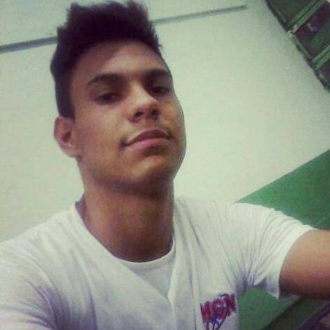 Um bom malandro conquistador, naipe de artista, pique de jogador ♫  
*Alegria e Ousadia *