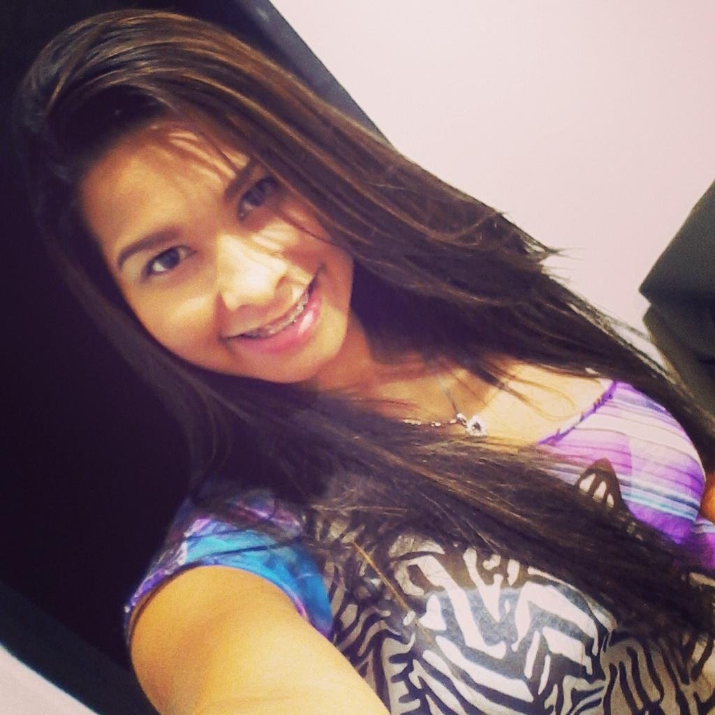 Soy Amantee De La Vidaaa la vivo a mi manera :p
Noo Soy Para Nadaa Odiosaa  Full Panaa 
Siguemee quee te siigoo :)