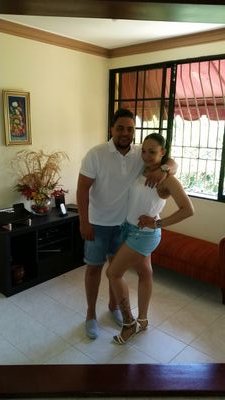 Nena buena, aplicada y casada