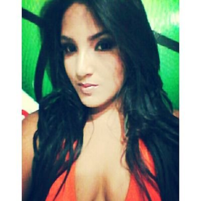 Me caracterizan la sencillez y la simpatía.. Entregada a lo que me interesa, soñadora y luchadora!! Bailarina apasionada♥