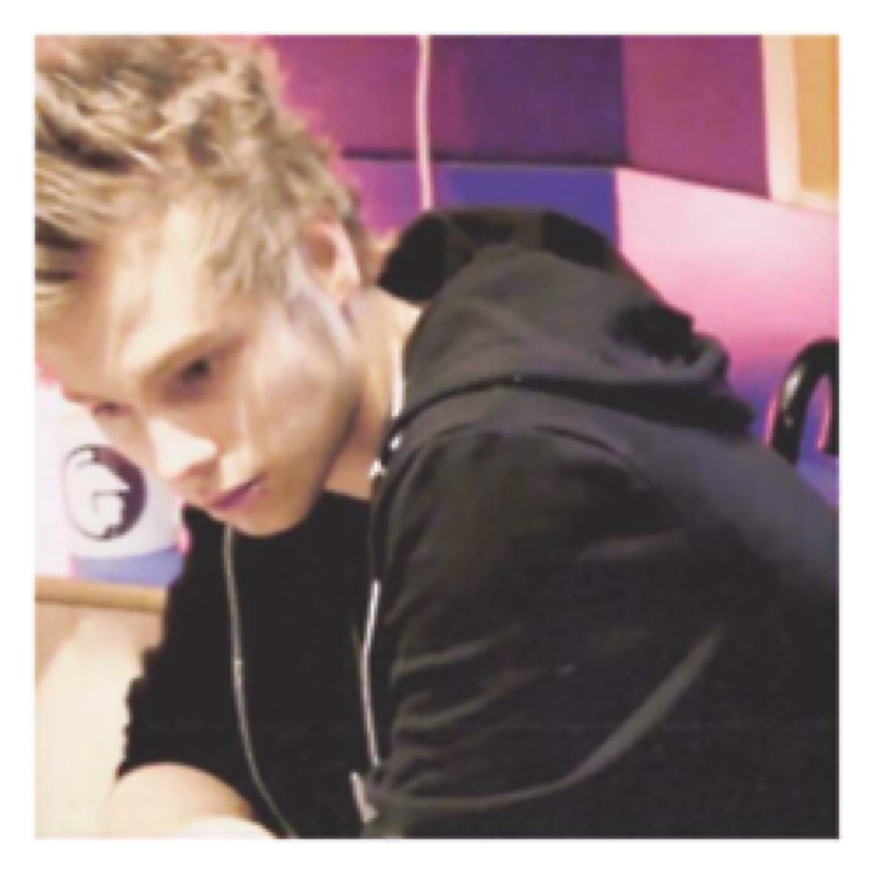 IF YOU DONT LIKE LUKE HEMMINGS I DONT LIKE YOU BYE