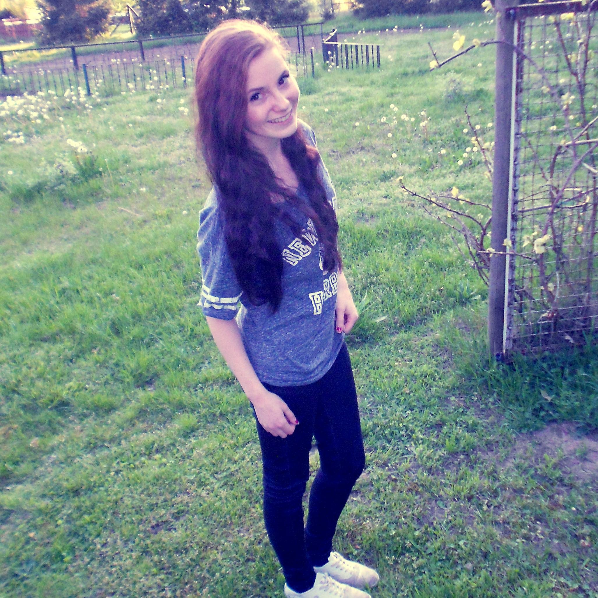 16 Jahre / immer gut drauf /verrückt / LIEBT HARDSTYLE ♥ und ihn  ♥