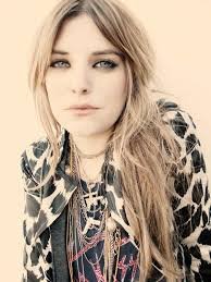 Juliet Simms Dark of color #Single