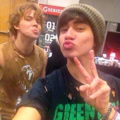 follow my main since i gave you a free follow? I have tips on how to get 5/4 just dm me on there if you want em :) x stay amazing @lindaloves5sos x