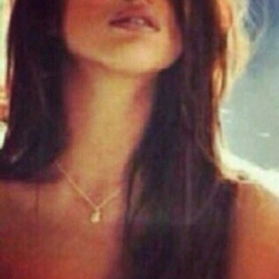 هُناك أشخاص تلتقي بهم صُدفة ،  لِـ يُصبحوا 
بتلك الصُدفة أغلى النّاس على قلبك ♡.!