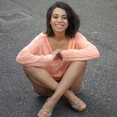 Amante y fanatica de la moda. Aficionada a la danza y a la lectura. Loca por naturaleza, coach de imagen y Youtuber. L.