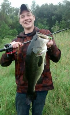 Im a bass fisher and i live life to the fullest and have fun being me and being round friends.