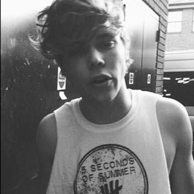 if you rt cottoncxlum's tweet ill dm you to luke5sos and if you want proof dm me.