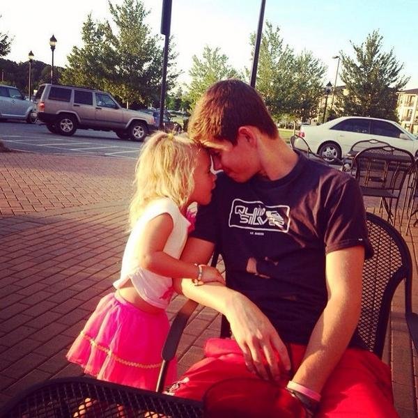 SkylynnDIL's profile picture. This world is a scary place.