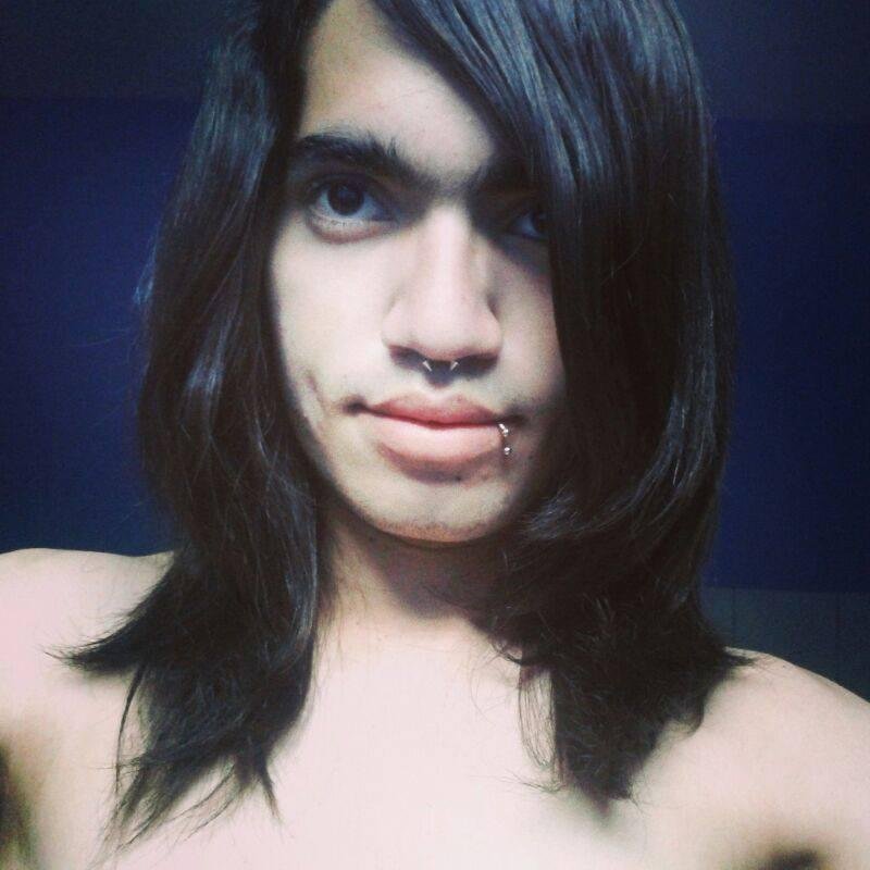 EvFã, melodico, eu apenas queria encontrar a paz que me nunca tive, a dor já é algo agradável para mim .... Não tenho mais oq fala ...