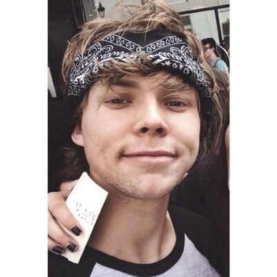• follow @90sclubstyles •