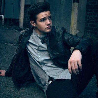 youre so very gorgeous aaron is lucky to have you || @colorcarpenter