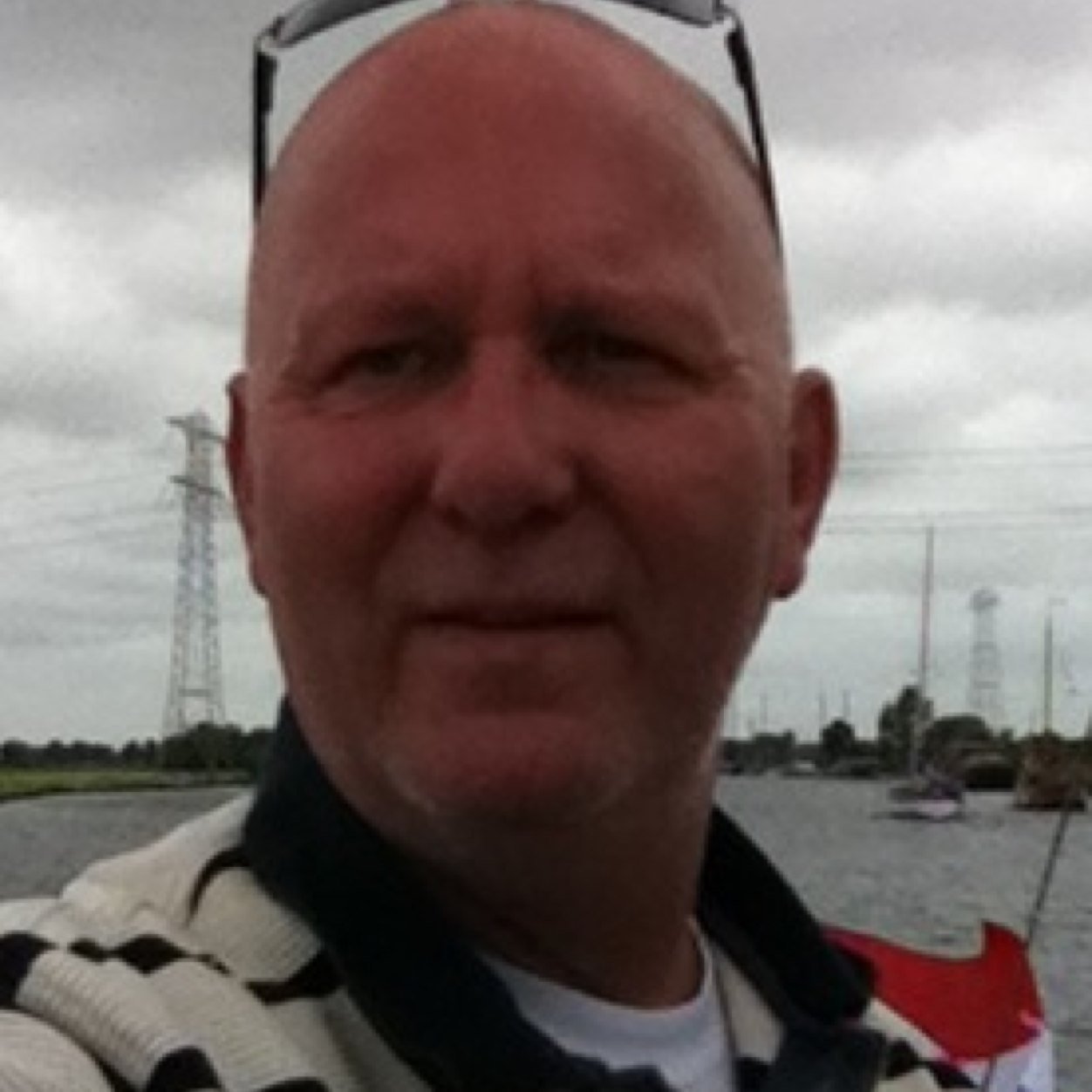 Mocht je mij zoeken ......hier ben ik eigenlijk niet meer, althans ik kom niet meer op twitter  Heb je iets belangrijks dan is mijn nummer 0646443338 Groet Henk
