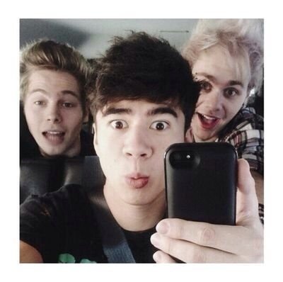 Find me a Luke                                                                              Follow my fan acc @ 5sosmb