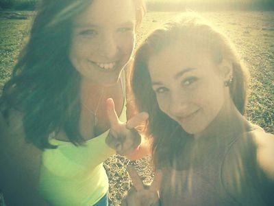 Wir sind Isko und Ösel oder auch Cleo und Celin. Wir machen öfters verrückte Sachen könnt uns auch gerne Ideen schreiben! freuen ums über jede Nachricht