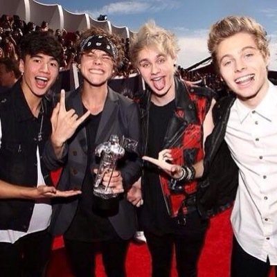Your fav loves you! Please follow @calumstshirt
