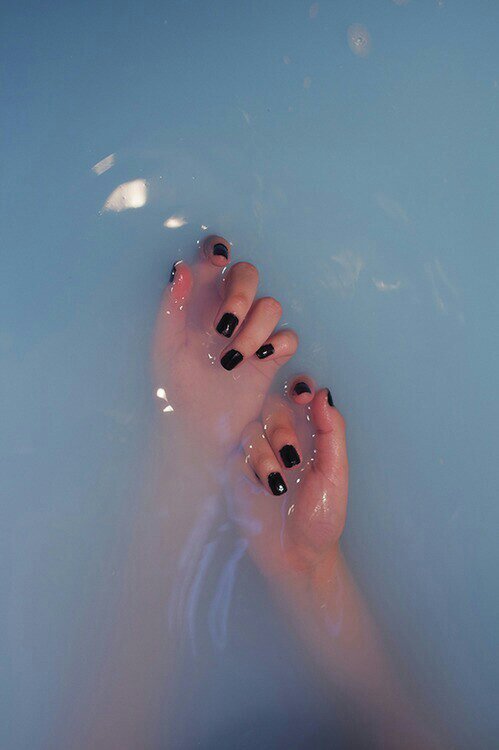In a sea of depression, @ddlovato taught me how to swim ♥  @camerondallas make me smile even if I'm sad