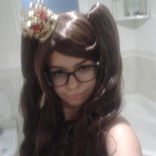 Soy una mujer con clase, una dama distinguida y elegante a la vieja usanza. //Yaoi,Gore,Pegasister,anime,gamer// @ShotaIndignado y @Naranjacnsifili #FollowBack