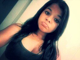 Quem sou eu ?
Quem sabe ainda sou uma garotinha :]
'Ficar me descrevendo aqui não vai adiantar nada ,ou vai ?
'ninguem lê isso mesmo, :]**