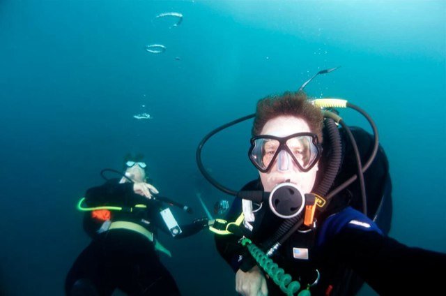 Media guy, scientific diver + marine critter geek. Tweets from above + below the waves. Board Member @MarineAfloat. Shark Dive Program Instructor @PtDefianceZoo