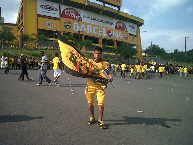 Soy barcelonista del único Ídolo del Ecuador ۶νƦ ۵۶cνƦαβαяяα βяανα. y amo a una chik con todo mi corazón y alma DIANA JULISSA CORONADO PARRAGA