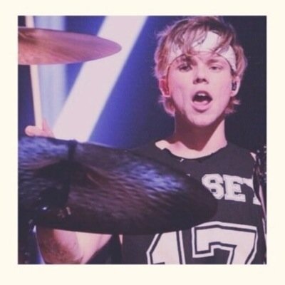 glitchyashton's profile picture. you deserve it :) please go follow my main account @emilyftirwin it would mean a lot :)