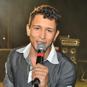 Sou vocalista da banda Luaw 
Sertanejo e  tenho 22 anos e