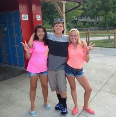 Im Naomi I am 14. Freshman. I play softball basketball and volleyball. I chreeleading and gymnastics