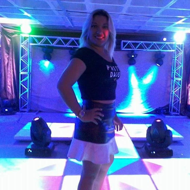 sou gleyce kelly .MORO .♥♥em caruaru pe♥